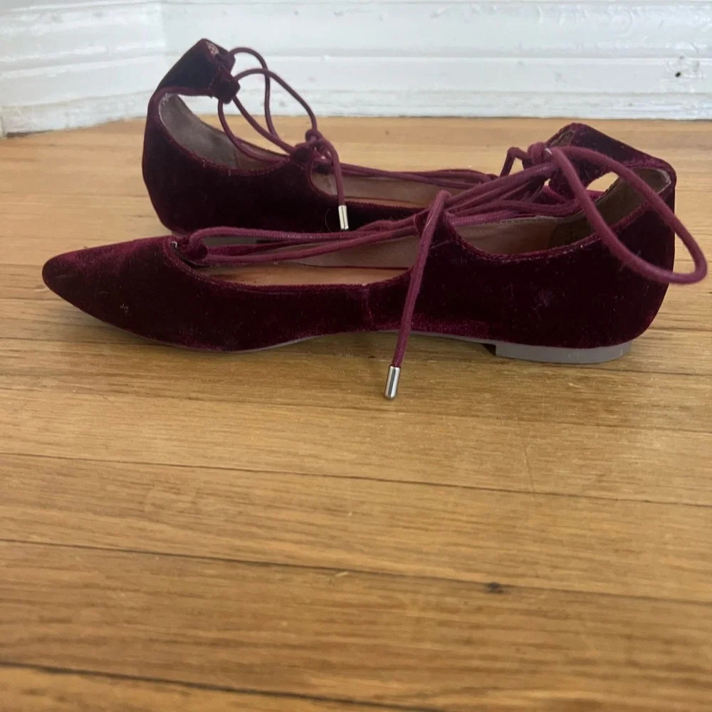 Steve Madden Burgundy Tie Up Holiday Christmas Velvet Ballet Flats | Size 7 - Picture 2 of 8